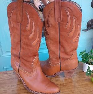 FRYE VINTAGE LADIES SZ 8 1/2 CARAMEL LEATHER/SUEDE COWGIRL WESTERN HEELED BOOTS